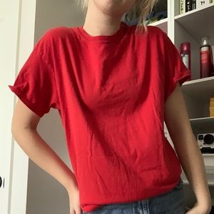 RED TEE